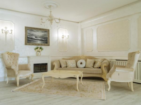 Victorian Era Glamorous Apartment - City Center